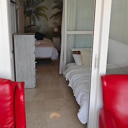 Centre Beachfront & Pool Марбелья