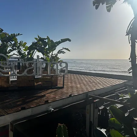 Апартаменты Centre Beachfront & Pool
