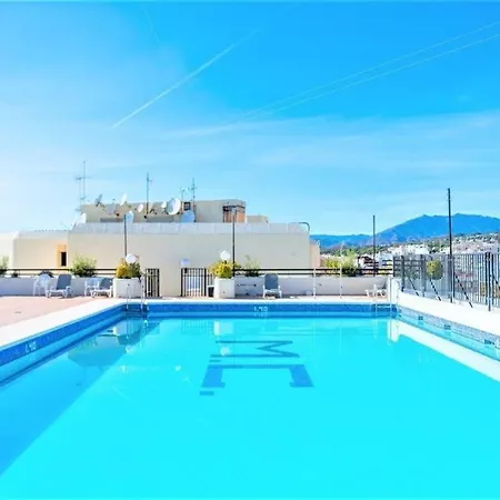 Centre Beachfront & Pool 아파트 마르베야