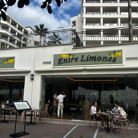 아파트 Centre Beachfront & Pool *