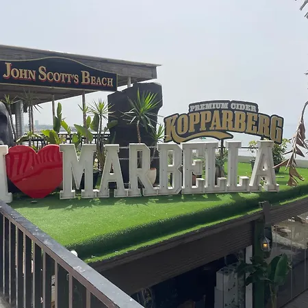 Апартаменти Centre Beachfront & Pool *