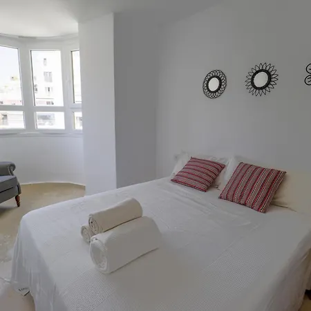 Centre Beachfront & Pool