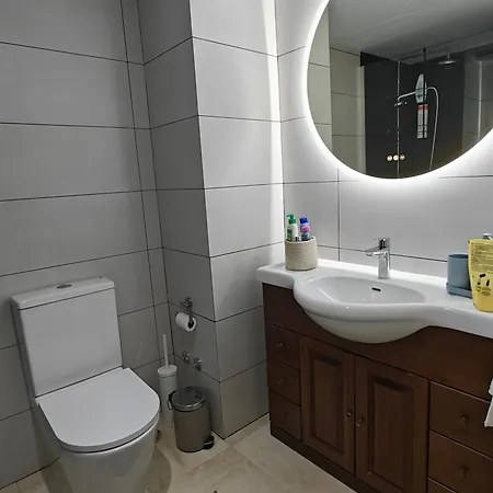 Apartment Centre Beachfront & Pool *