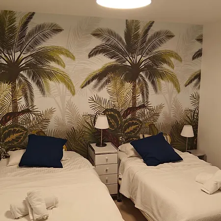 Apartment Centre Beachfront & Pool