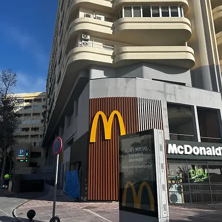 Centre Beachfront & Pool Апартаменти *