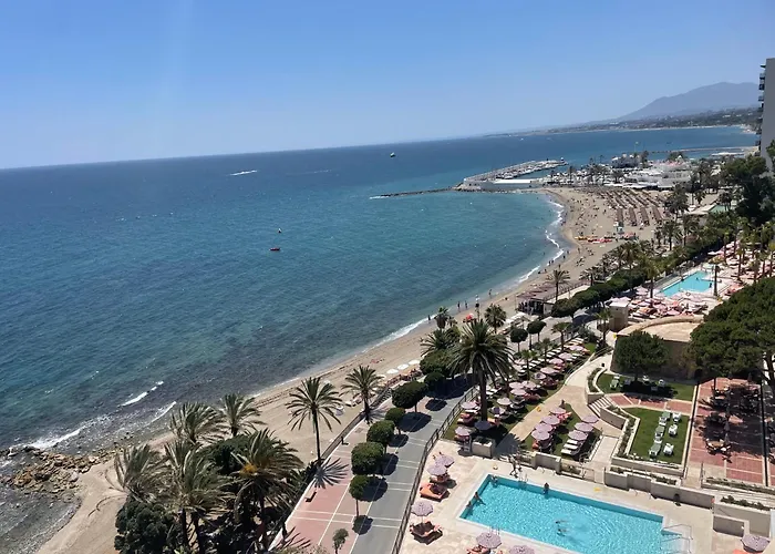 Centre Beachfront & Pool ماربيا