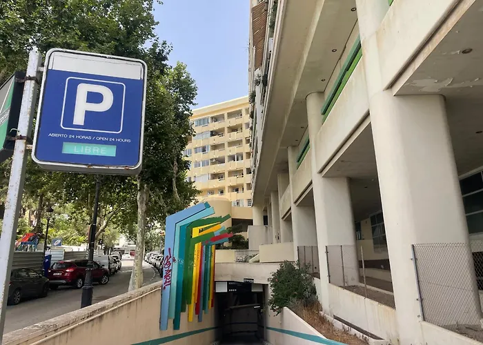 Centre Beachfront & Pool ماربيا