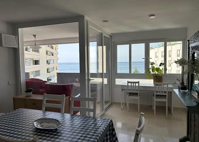 Centre Beachfront & Pool شقة