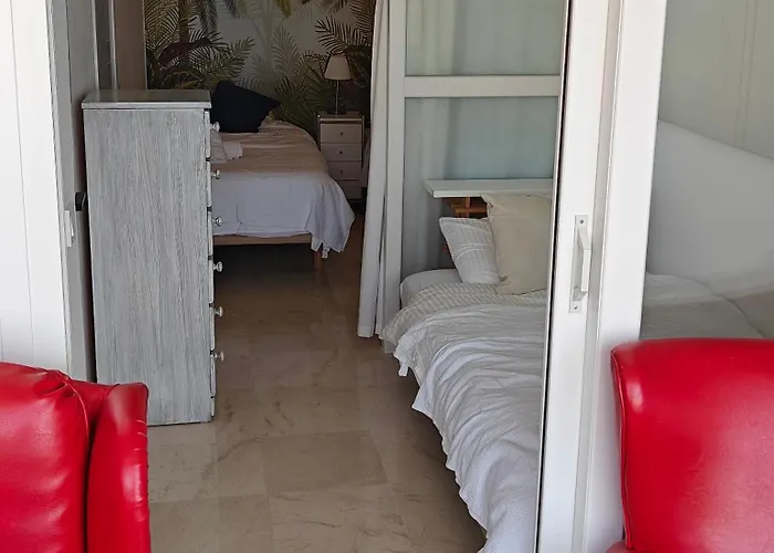 Centre Beachfront & Pool ماربيا