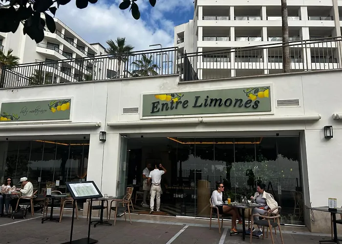 Apartment Centre Beachfront & Pool *