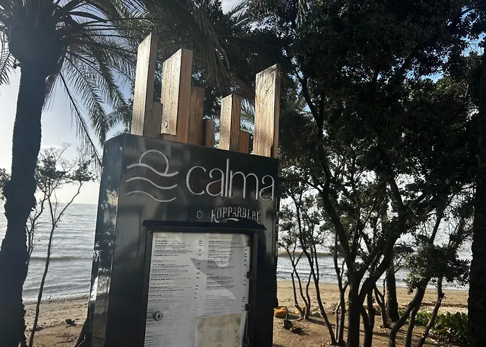 Centre Beachfront & Pool