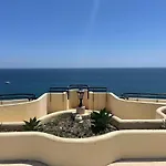 Centre Beachfront & Pool Apartman *