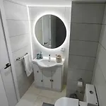 Centre Beachfront & Pool Apartman *