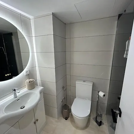 Centre Beachfront & Pool * 马尔韦利亚